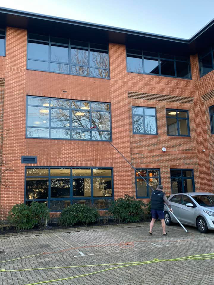 What Materials Should You Use For Window Cleaning?